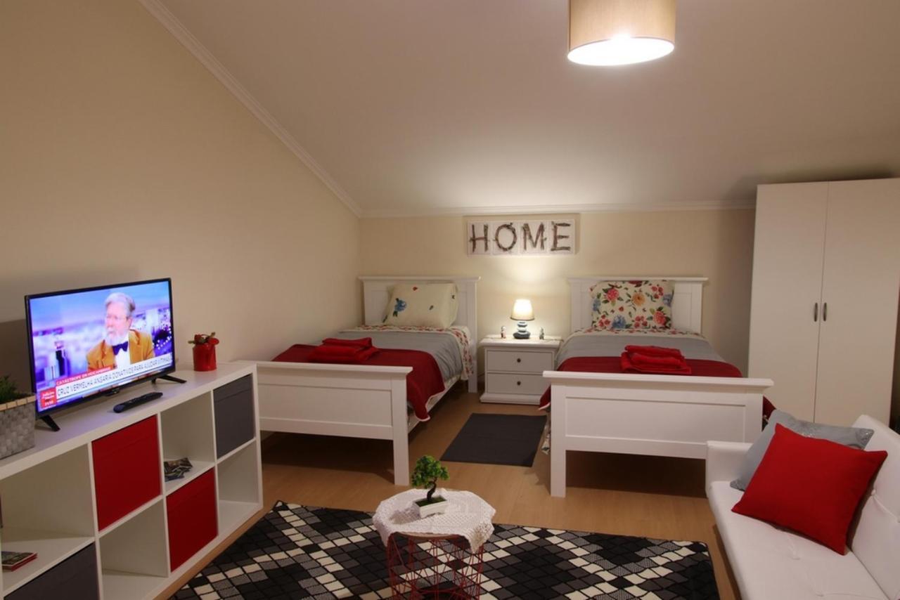 Quartos Confortaveis Em Casa Proximo Ao Mosteiro バターリャ エクステリア 写真