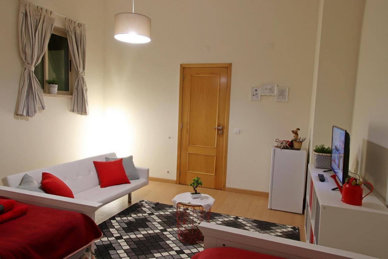 Quartos Confortaveis Em Casa Proximo Ao Mosteiro バターリャ エクステリア 写真