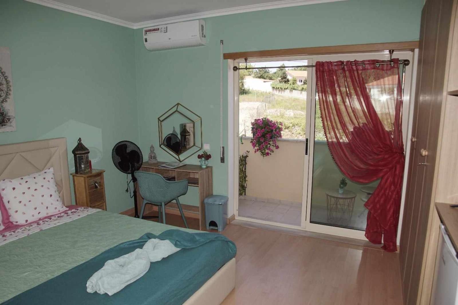 Quartos Confortaveis Em Casa Proximo Ao Mosteiro バターリャ エクステリア 写真