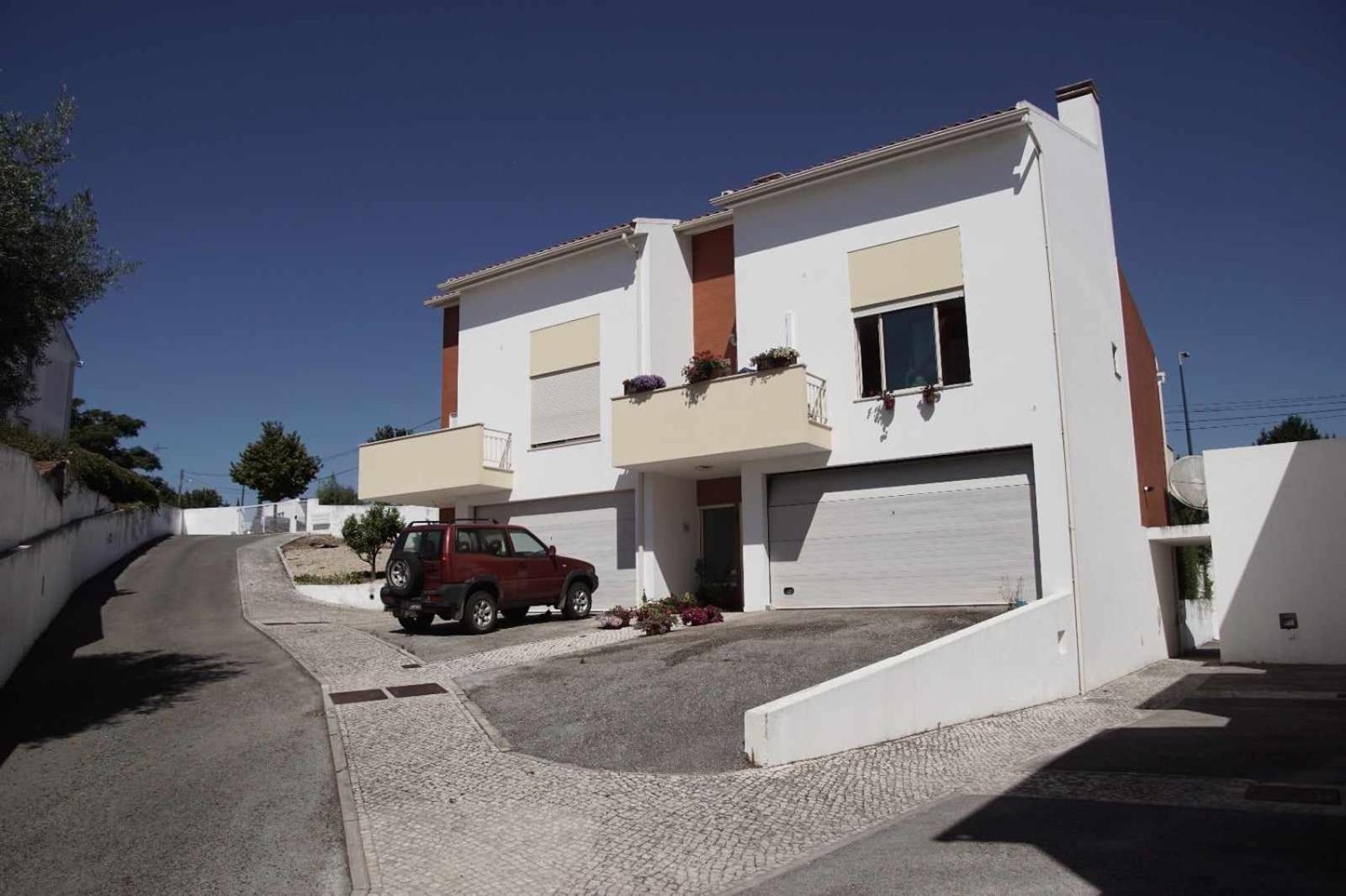 Quartos Confortaveis Em Casa Proximo Ao Mosteiro バターリャ エクステリア 写真